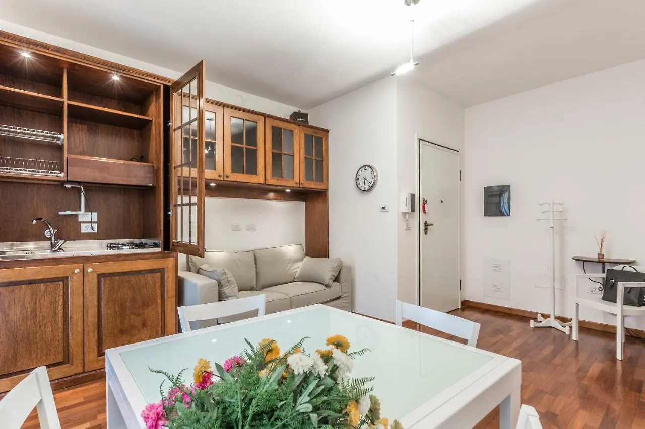 הקונטקטים של Favilli - The Place Apartments